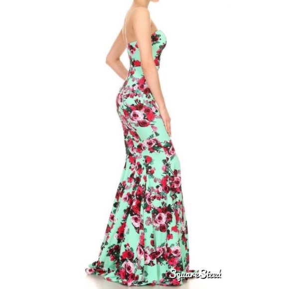 Pretty as a Petal Dress - Picture 3 of 5